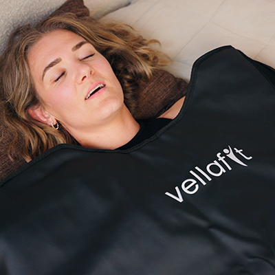 Kvinden Vellafit Infrarød Saunatæppe